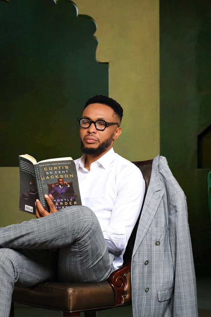 David Nnaji reviewing material between setups